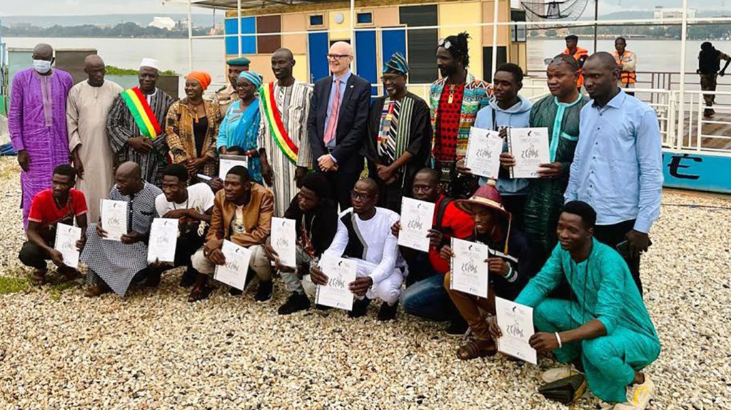 «PIROGUE DU ZÉMÉ» : Un rêve de Don Sen Folo Lab qui se réalise pour la promotion de la culture malienne
