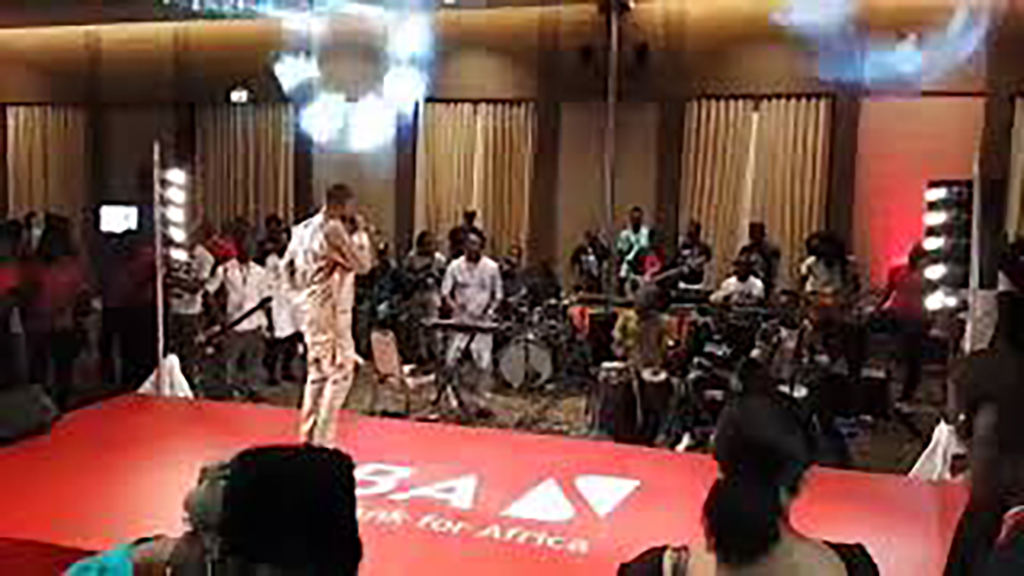 Sidiki Diabaté en prestation live au lancement de UBA au Mali