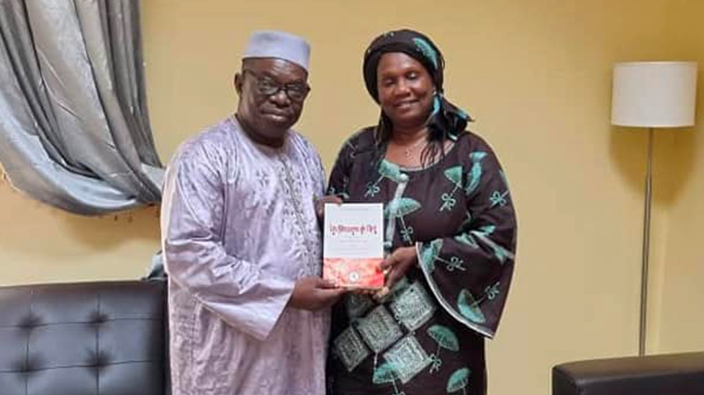 Littérature et lutte contre les VBG: Le ministre Andogoly GUINDO reçoit en audience Mme Oumou Ahmar Traoré, auteur «Les Blessures de l’Art»